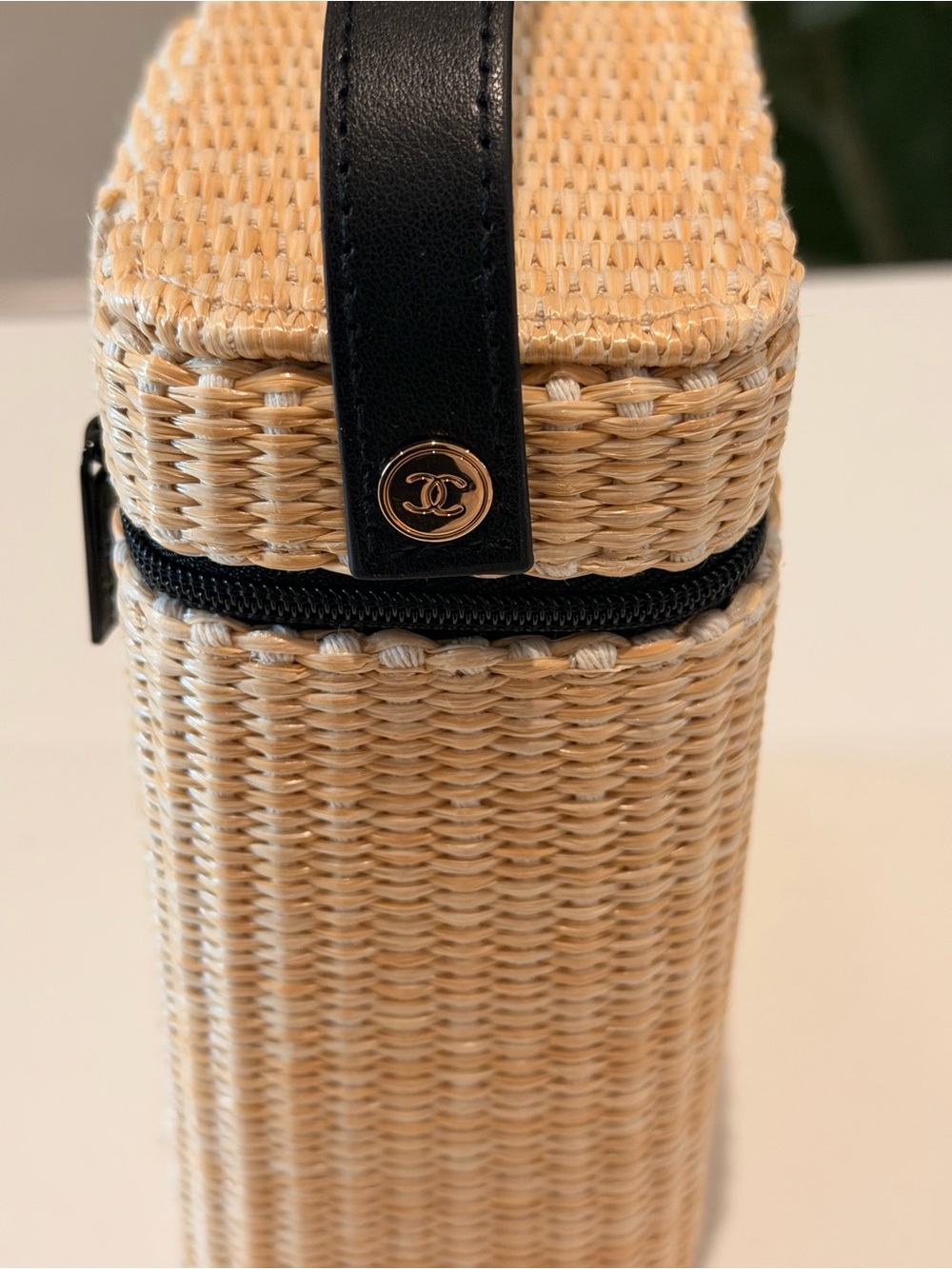 CHANEL Beauty Case with Black Handle - from Summer Essentials Kit - Picture 4 of 6